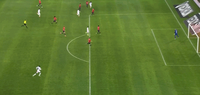 法甲赛报：大卫首开纪录 福法纳补时扳平 里昂客场1-1里尔